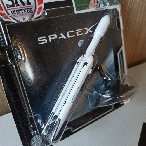 Matchbox SpaceX Falcon Heavy Skybusters rocket spaceship new sealed