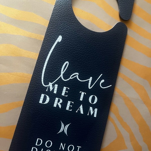 Door hanger like new, informational