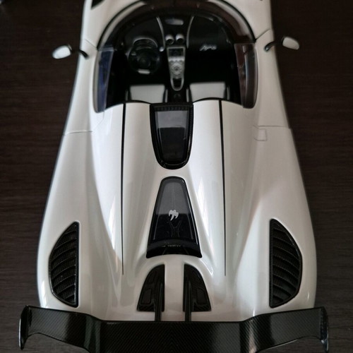 Koenigsegg Agera RS Autoart 1/18 new, white/carbon