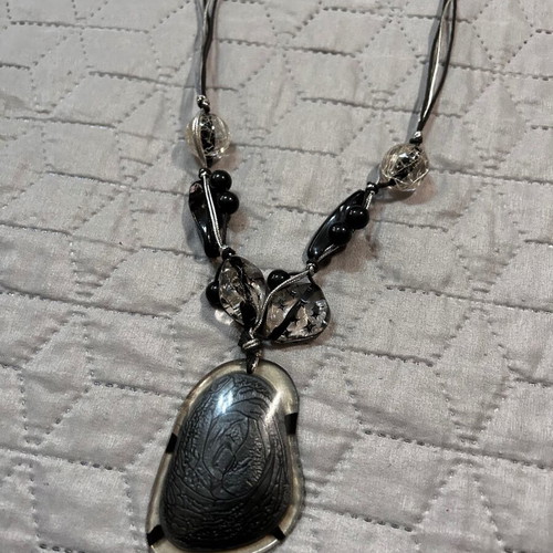 Necklace with black stones like new