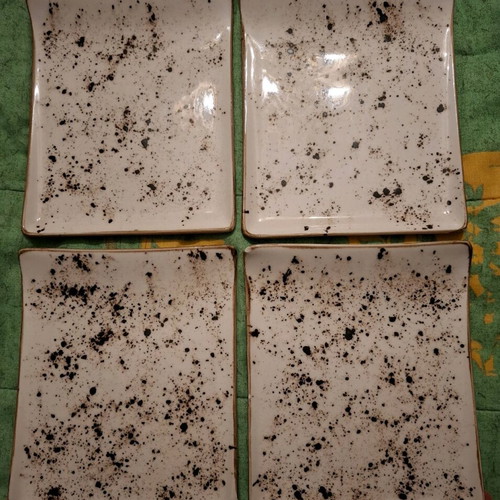 Porcelain plates used, pack of 4, beige with small chip