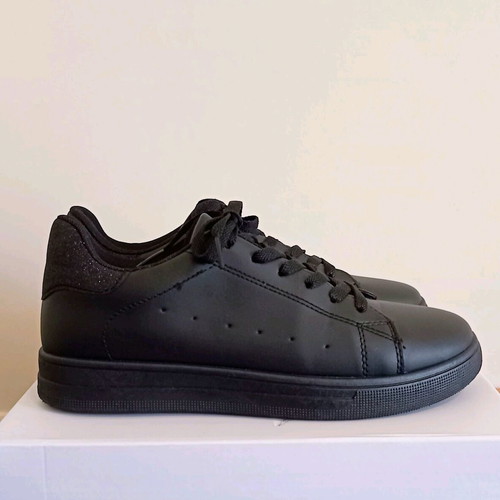 Sneakers GOGO size 40 new black athletic shoes