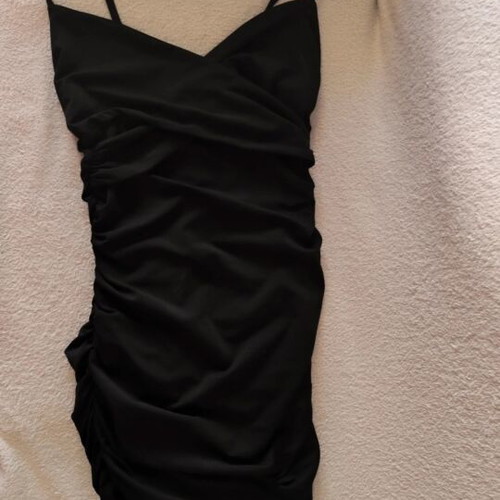 Women's black dress small, new, fitted with ruching