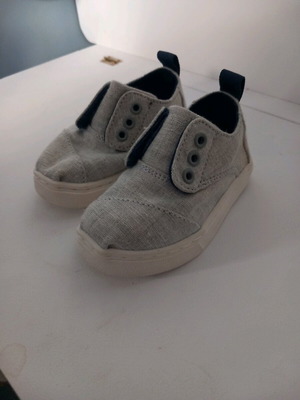 Tom's shoes size 18