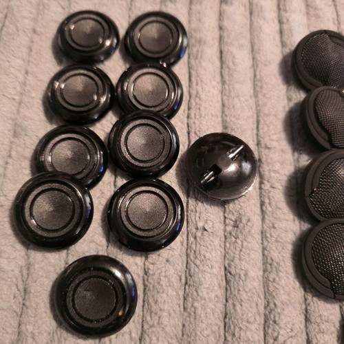 Buttons set like new, individual and in various colors