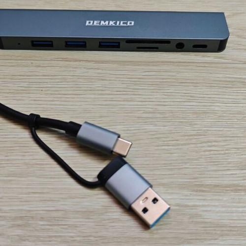 USB-C 8-in-1 Hub New Multifunctional Adapter with USB-A, SD/TF Reader, Audio Jack