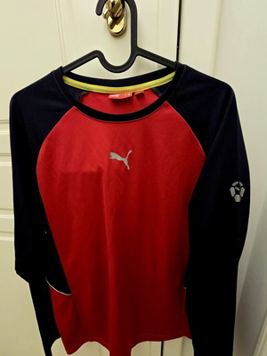 Puma windbreaker size M like new, black and red