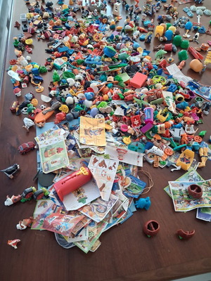 Kinder egg toys like new, over 300 pieces with instructions