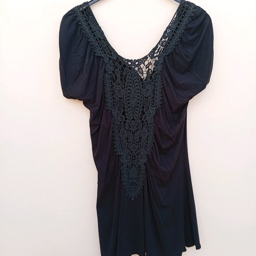 Blouses white and black with lace like new, short sleeve