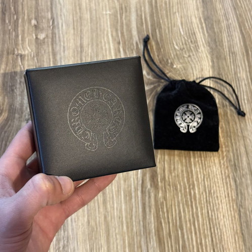 Chrome Hearts jewelry set used, Armani Jeans, gray