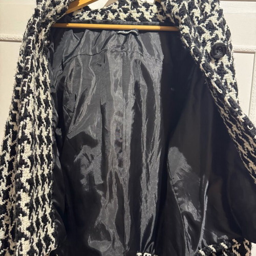 Knitted pie de poule coat used, size medium, black and white