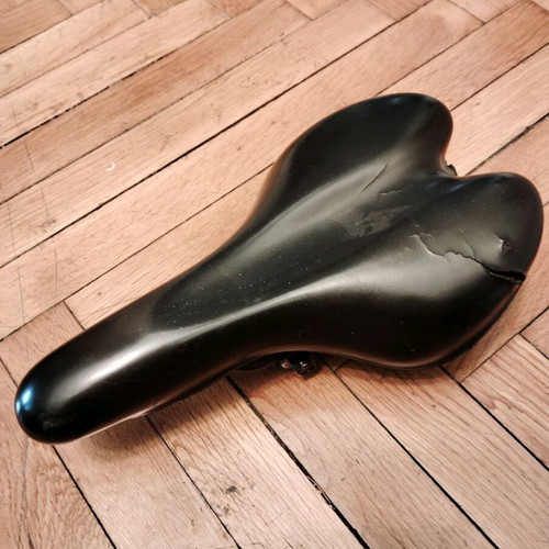 Bicycle saddles used and new, narrow Ideal and wide