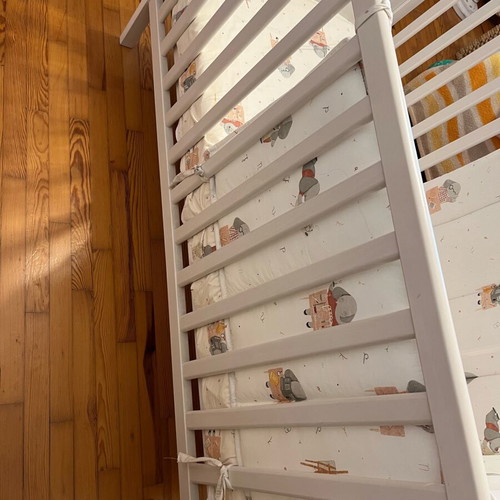 Baby cot like new with unused bedding set and cot bumper