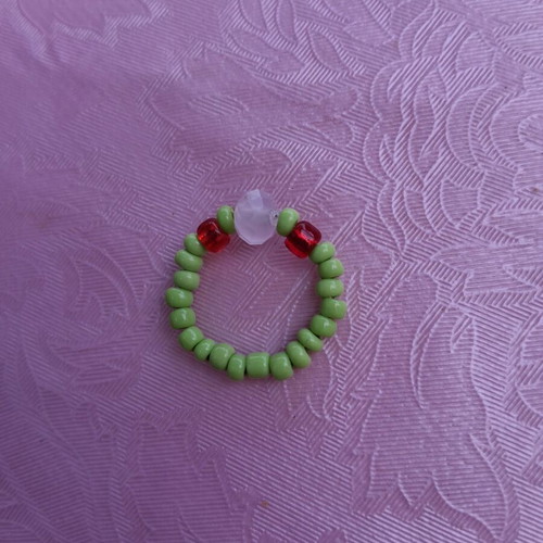 Elastic ring with decorative beads