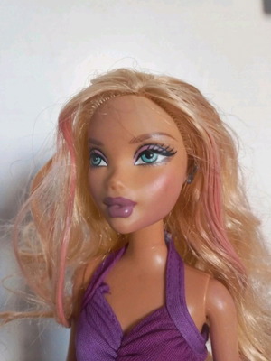 Barbie My Scene collectible doll 2008 used with pink streaks and glitter