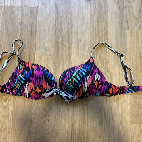 Triumph women's bikini top size Small like new, multicolor