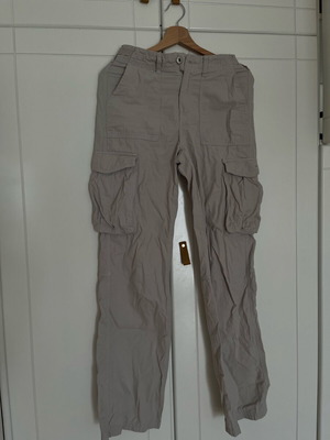 Cargo παντελόνι Bershka σαν καινούργιο, μέγεθος XS