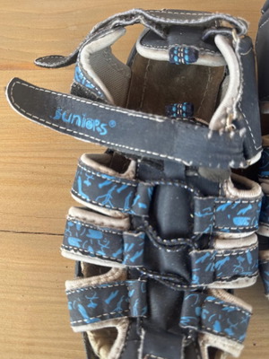 Juniors sandals used, boys size 35/36, blue
