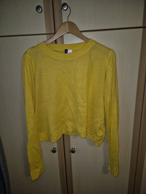 Divided (H&M) yellow pullover size M like new, spring lightweight