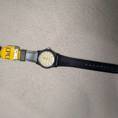 Set of 2 vintage O&O and Hollywood Polo Club watches like new