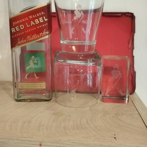 Johnnie Walker set with 2 glasses and empty bottle like new