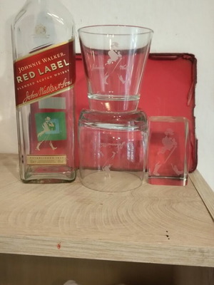 Σετ Johnnie Walker με 2 ποτήρια και άδειο μπουκάλι σαν καινούργιο