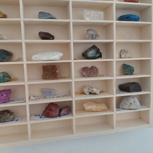 Mineral and semiprecious stone collection like new