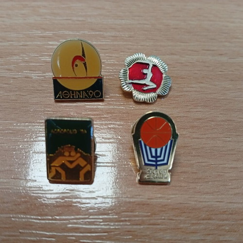 Vintage collectible pins set of 10 international sports federations, like new
