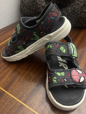 Marvel kids shoes size 28 new