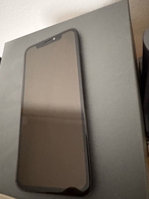 Οθόνη iPhone XR μεταχειρισμένη για test με θέμα incell