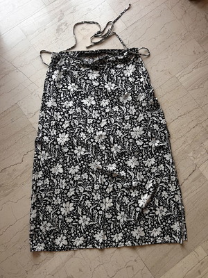 Floral skirt Sinsay size L, like new, black and white