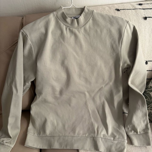 Zara sweatshirt like new with elastic neck, mint color, size S