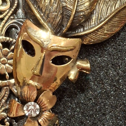 Vintage 90s mask brooch with flower used, bronze tone