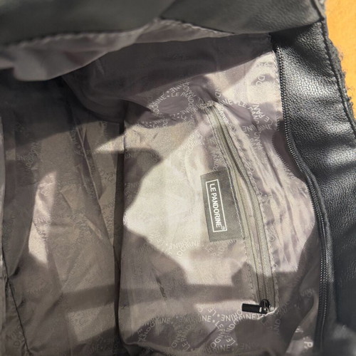 Le Pandorine wool winter shoulder bag like new, black and grey