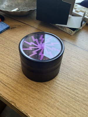 Herb grinder, metal