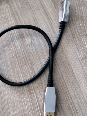 Display Port cable 45cm with gold-plated contacts like new