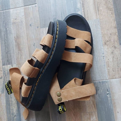Sandals size 38 new, very comfy