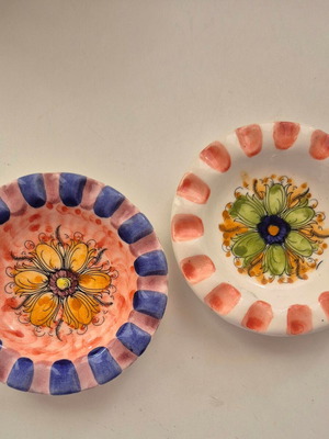 Handmade plates/ashtrays like new, 12cm diameter, set of two