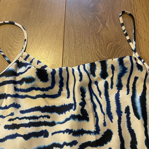 Lynne top blue and white like new
