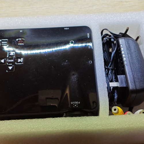 Mini Portable LED Projector HD with HDMI USB and SD like new