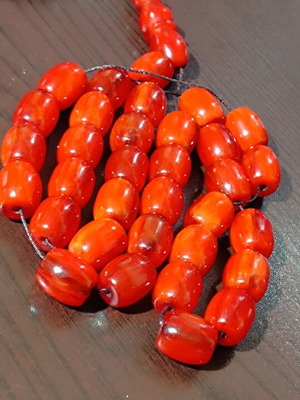Mastic komboloi with silk tassel, 33 beads, pine scent