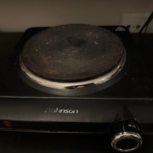 Rohnson single cooking hotplate used with rust marks