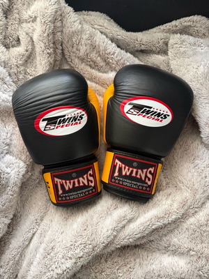 Twins leather boxing gloves 14oz like new