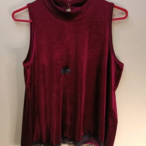 Velvet Top Bordeaux Anel Like New with Lace and Mock Neck