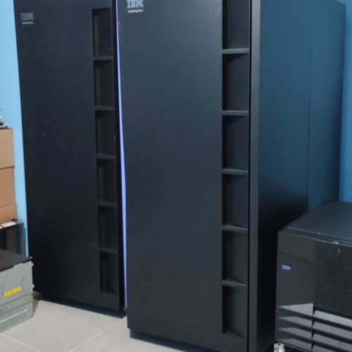 IBM 2105-B09 Versatile Storage Server 1998 used