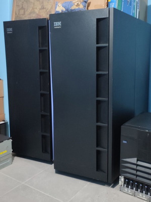 IBM 2105-B09 Versatile Storage Server 1998 used