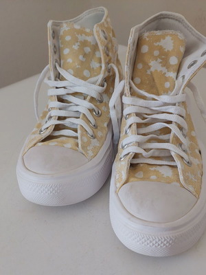 Converse all star κίτρινα με λουλουδια
