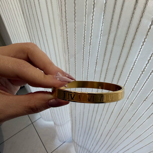 Vintage stainless steel gold bracelet like new