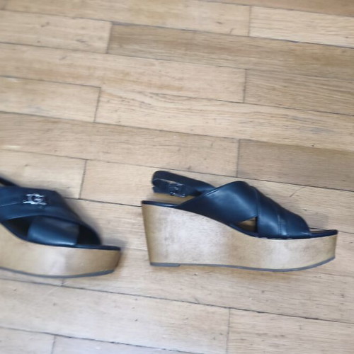 Guess platform sandals size 39 used, black leather upper