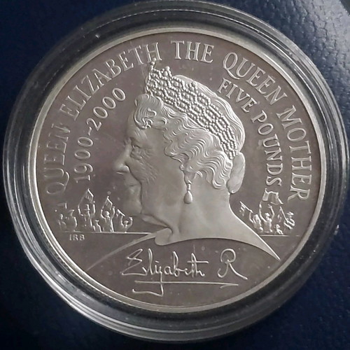 Royal Mint 3 x 5 Pound 2000/2001/2002 Elizabeth Proof Silver coins like new with case
